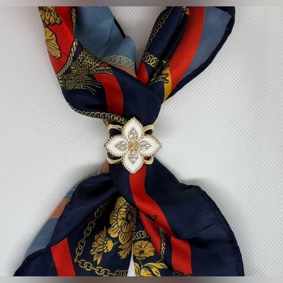 Unsigned Accessories - Chic Gold & White Enamel Clover Flower Scarf Ring Clip Rhinestone